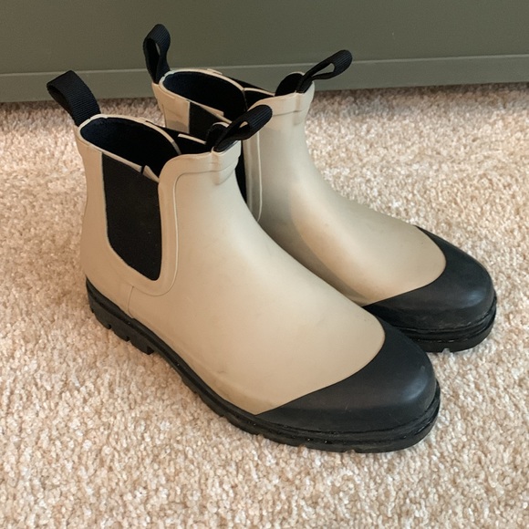Everlane Shoes - Everlane The Rain Boots in Stone New Women’s Rubber Booties
